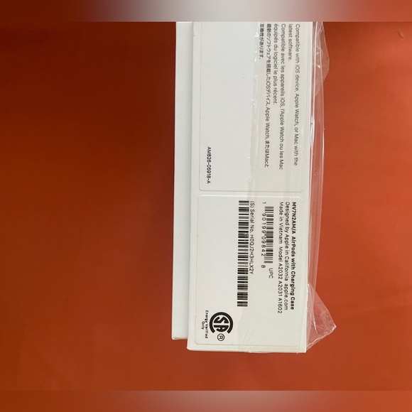 Empty AirPods box. - Picture 3 of 5